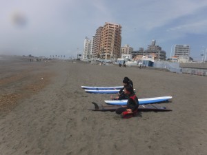 陸は暖かくて気持ちいですね！砂も暖かいです！