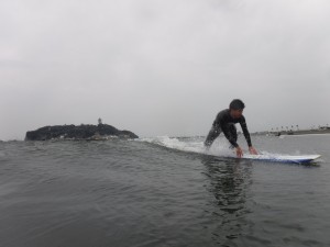 江ノ島バックにいい写真が撮れました！天気が曇りなのは残念ですが涙