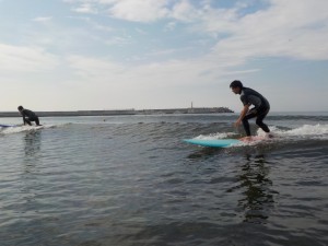 ヒザ上の波！ のんびりサーフィンができました！