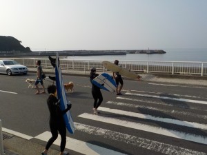 今日も海へレッツゴー！ お店から海まで近いのは いいですね♪